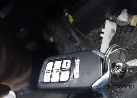 2019 Honda Cr-V Touring z USA, uszkodzony, nr VIN 7FARW1H90KE013970